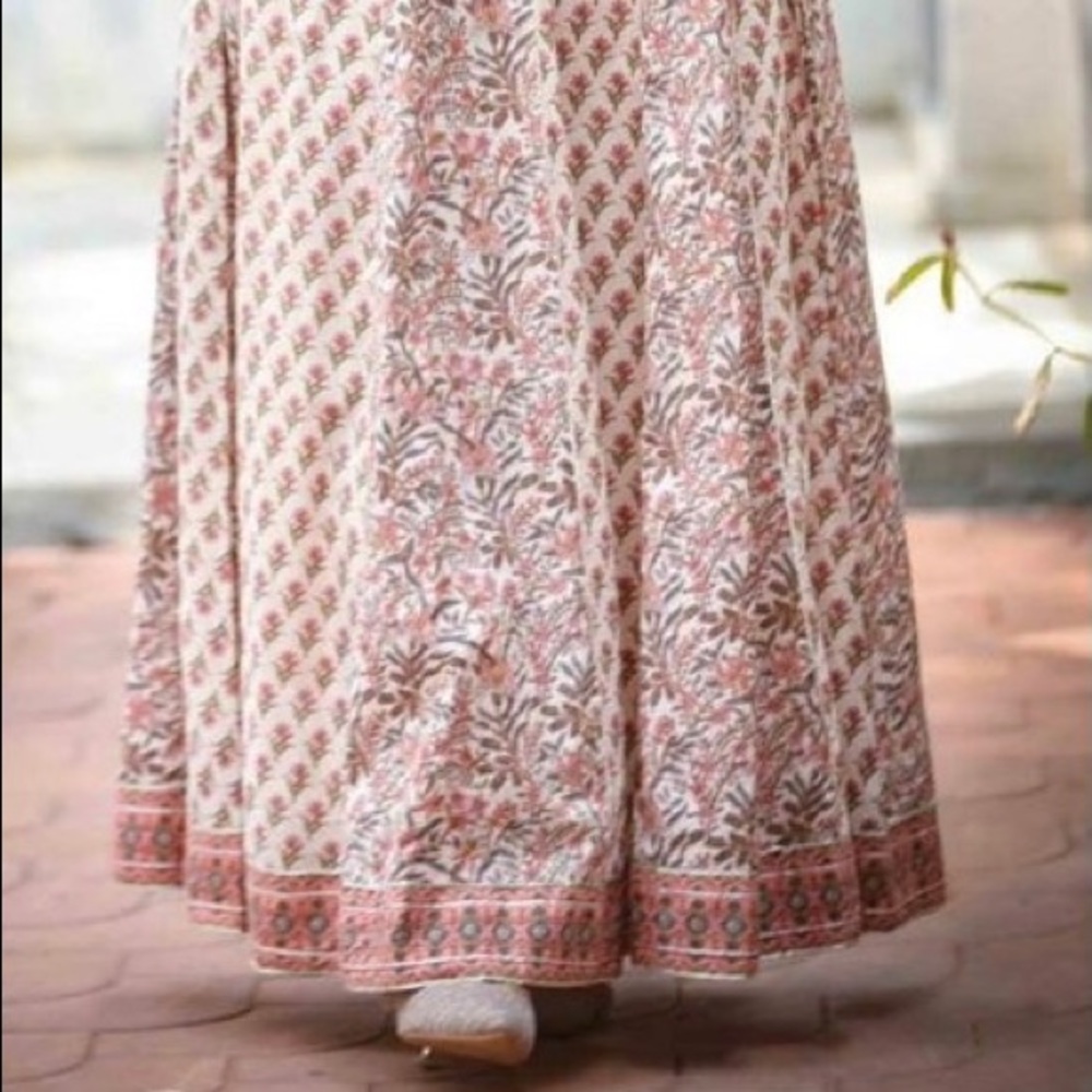 Cotton dress with mask - Picture 2 of 2